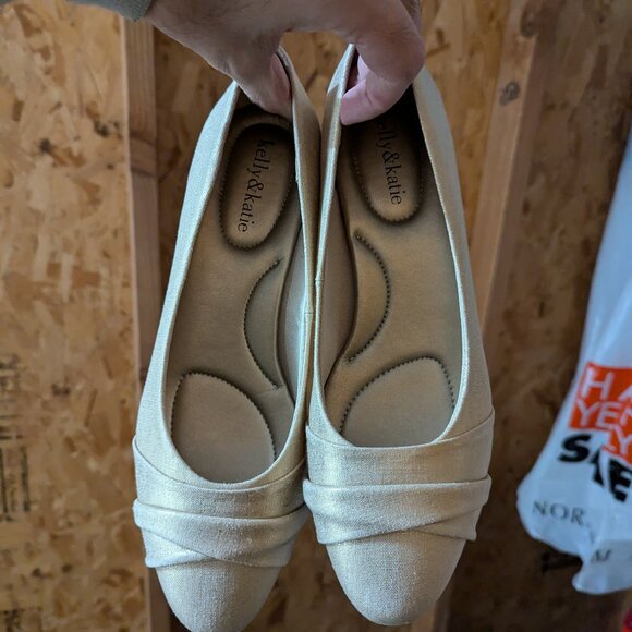 Kelly & Katie gold wedges size 10 - Picture 1 of 5